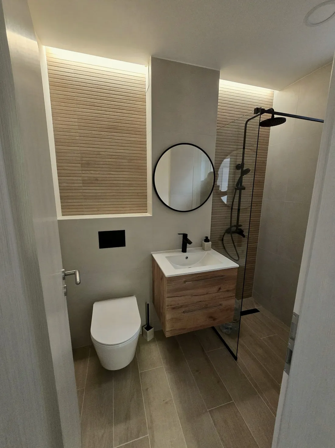 Interior — Baie completă, la cheie